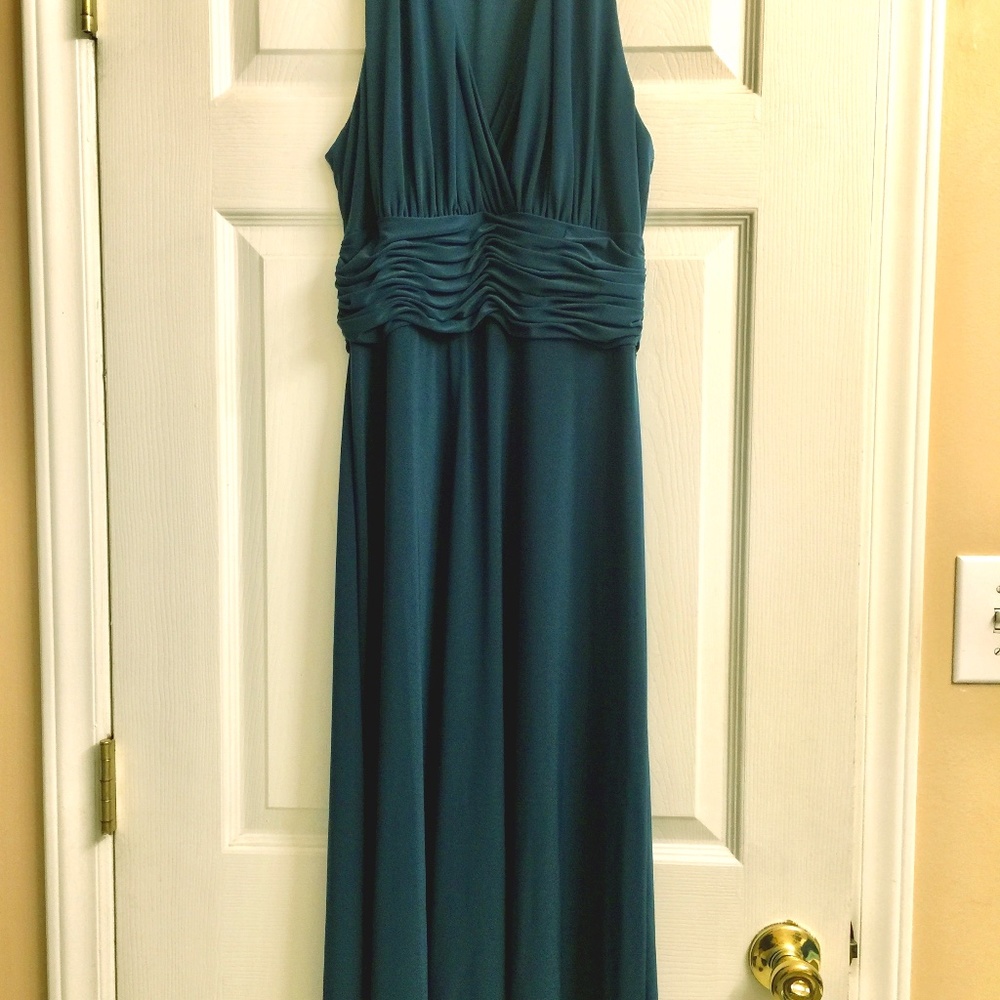 Gorgeous teal blue dress.